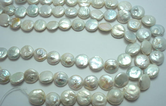 Freshwater pearl strands: Coin pearl very light grey 15.5-17mm